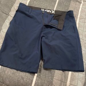 Hurley mens shorts, like new! Pair of shorts for daily, golf, or dresses up!